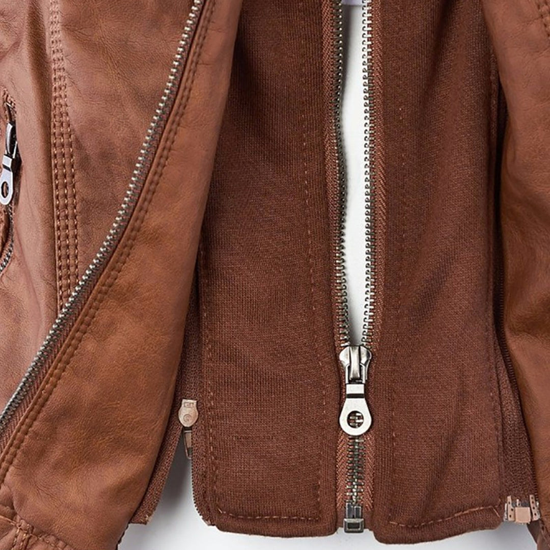 Kamila - La Chaqueta de Cuero con Capucha